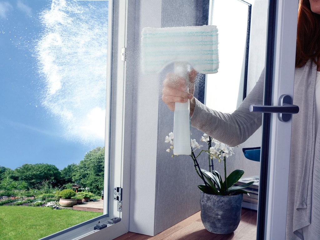 LEIFHEIT-Fensterwischer-Spruehwischer-gravidus-9033_2.jpg
